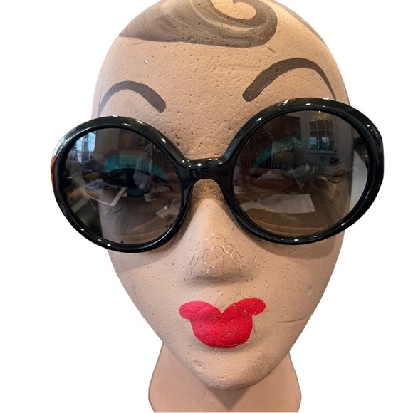 CHANEL Black Oversized Sunglasses Retro-Inspired - Picture 2 of 12